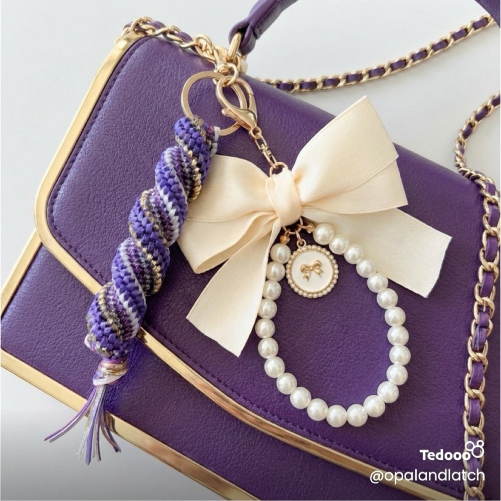 Royal Pearl Bow Keychain